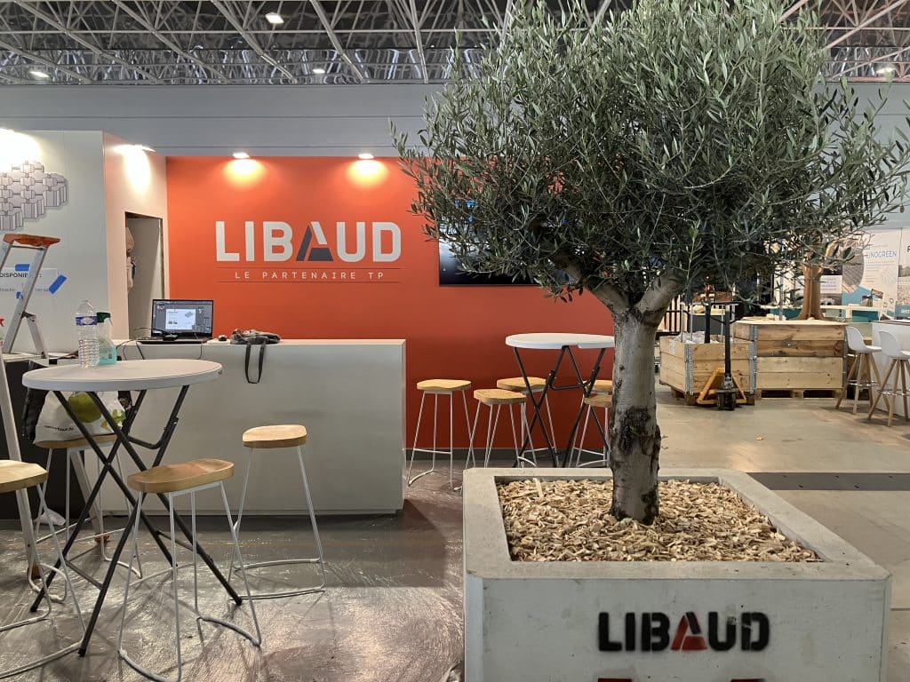 location de plantes grand format à Toulouse olivier pour stand salon professionnel MEETT